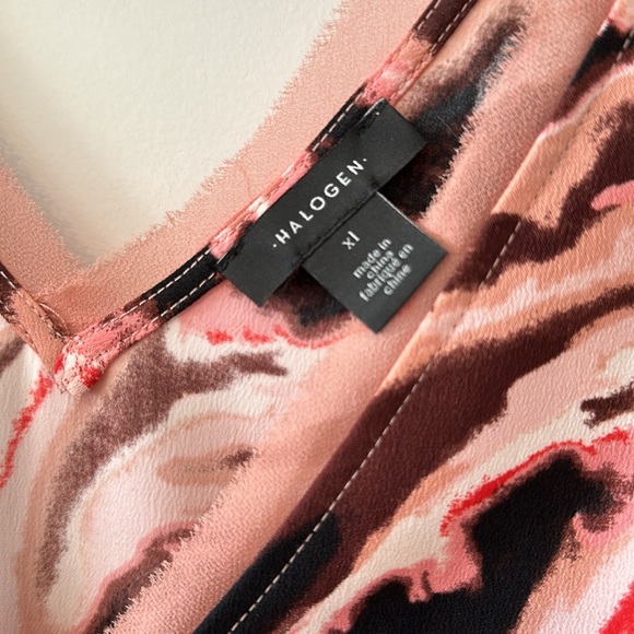 🦋 Halogen V Neck 🦋 - Picture 2 of 4